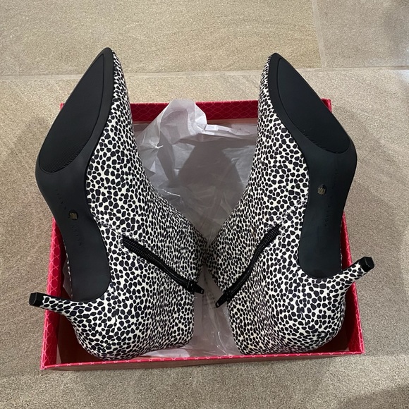 NWOT - Kelly & Katie Arina Ankle Bootie - Picture 6 of 6